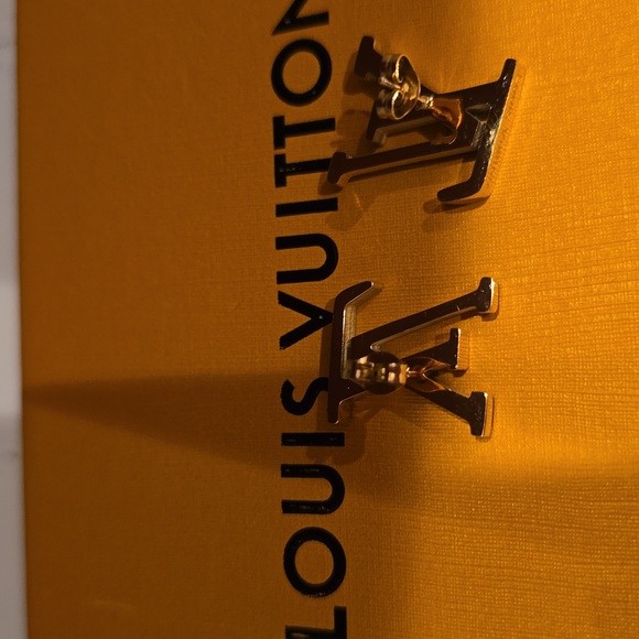 Luxury LV Lavender/Gold Earrings - Picture 4 of 5